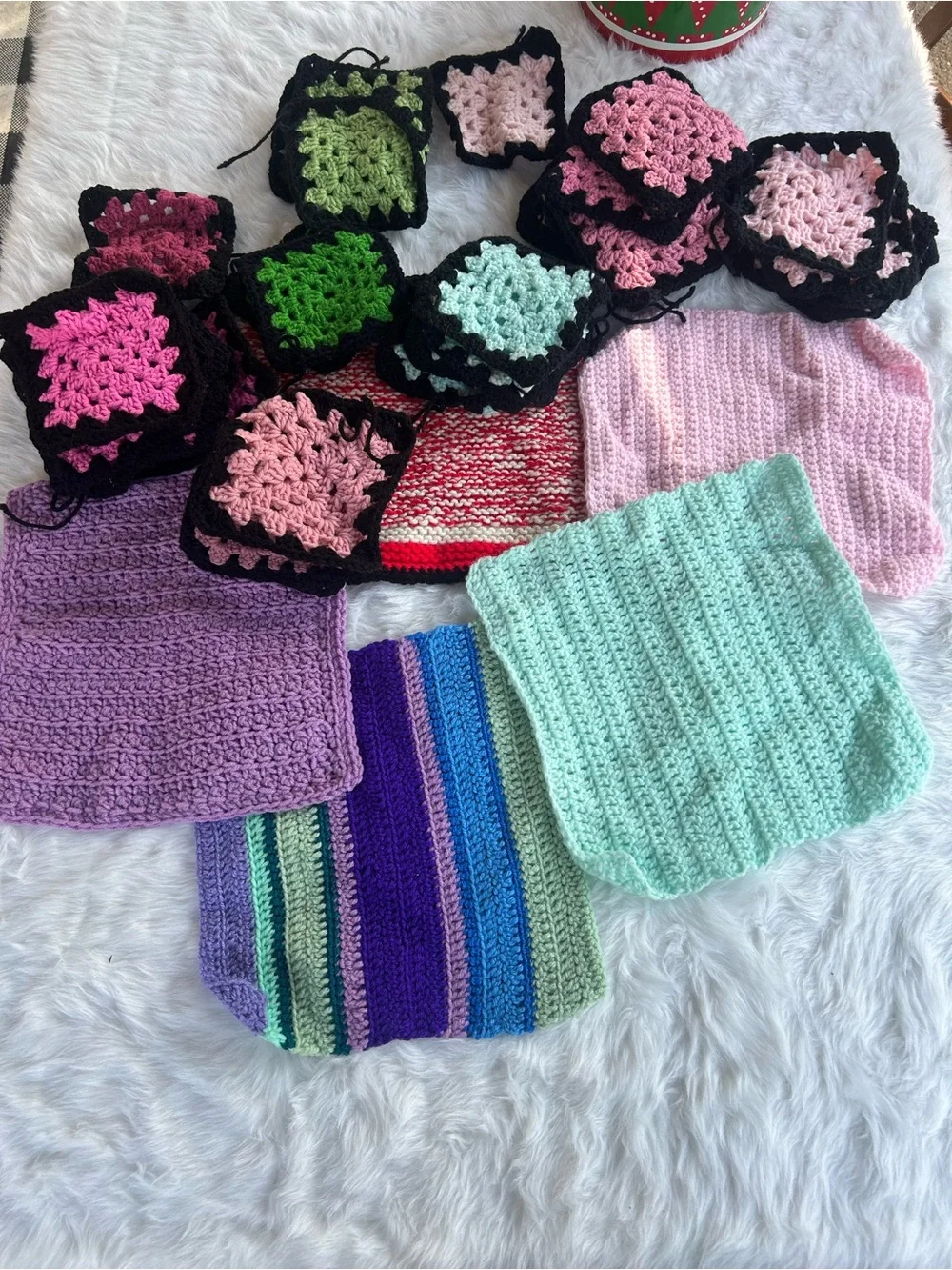 Bulk Crochet Lot (40 Pcs) - 35 Classic Granny Squares & 5 Medium Patchwork Block